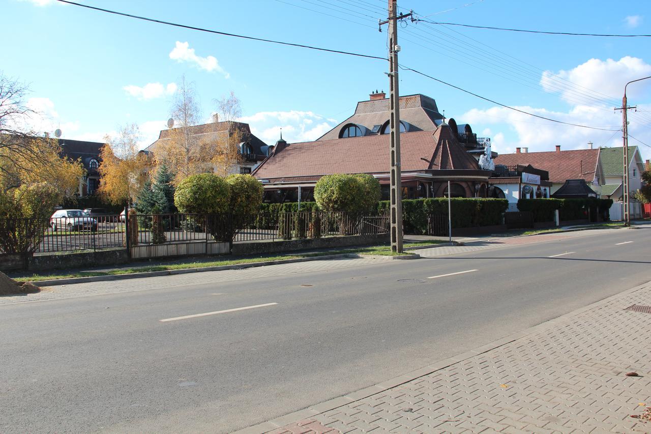 Karikas Hotel Hajdúszoboszló Екстериор снимка
